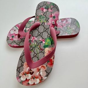 Gucci Bloom Rubber Flip Flops